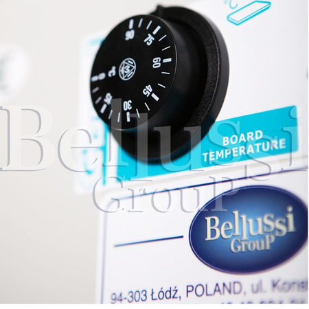 Žehlicí stůl s odsáváním, vyhřívanou deskou a regulací teploty Comelux Maxi A