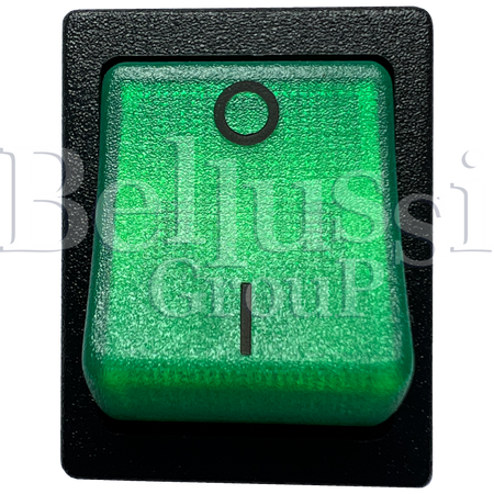 Četros savienotājos iedegas zaļš slēdzis